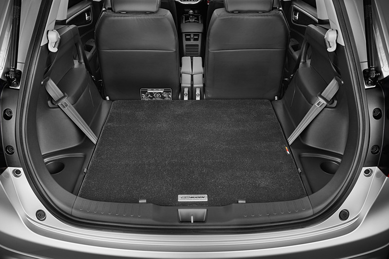 ラゲッジスペースのフロア用を保護する6人乗り仕様車用「スポーツラゲッジマット」（1万800円）