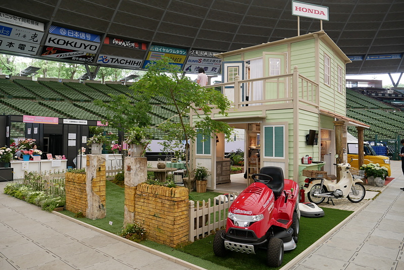 フランス南東部のプロヴァンスを舞台に設定した第20回国際バラとガーデニングショウのホンダブース