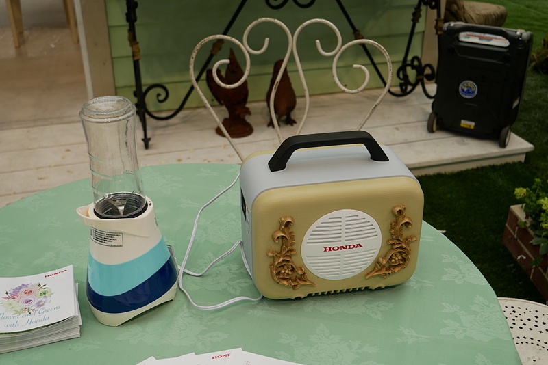 建物の周囲には、リベイド E500の利用を提案する内容の展示が多く見られる