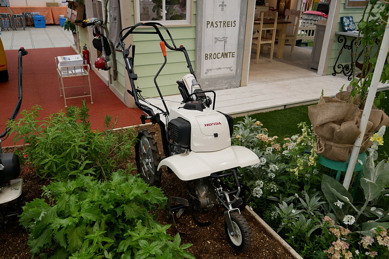 フロントロータリー式耕うん機「サ・ラ・ダ CG FFV300」