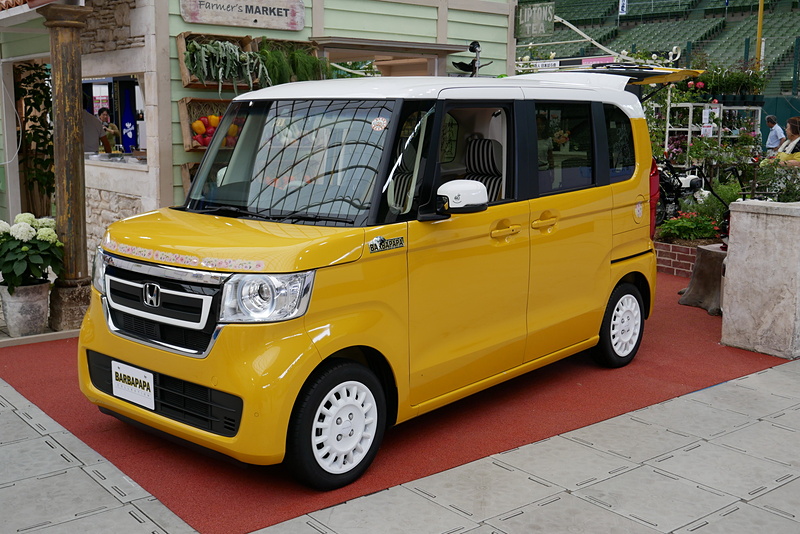 「《BARBAPAPA》 COLLECTION」を装着したN-BOX