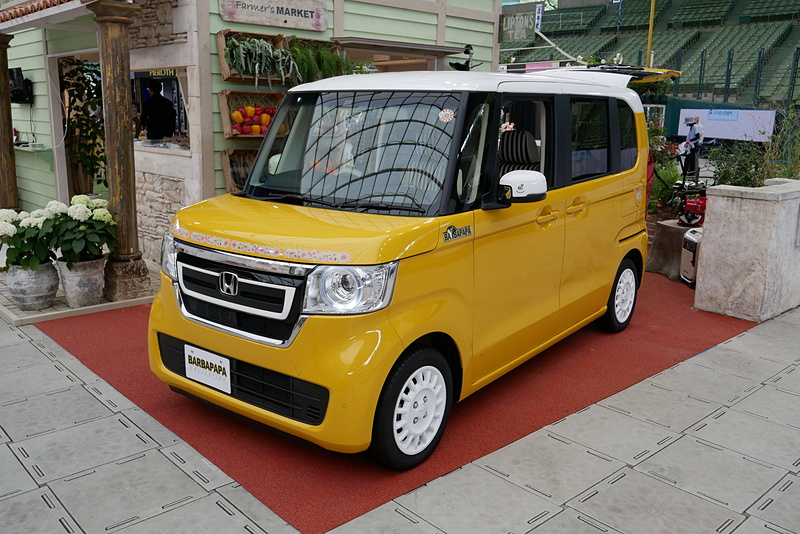 《BARBAPAPA》 COLLECTIONの全アクセサリーが装着されている