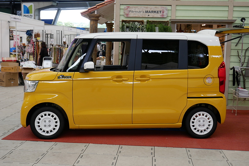 バラのステッカーでも装飾されている