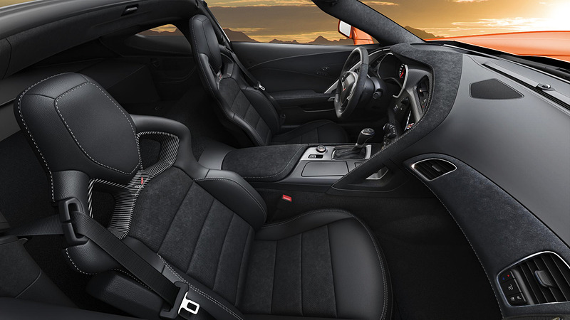 ブラックを基調としてインテリアは、カーボンを取り入れ“ドライビングスピリットをかきたてる”という特別仕様