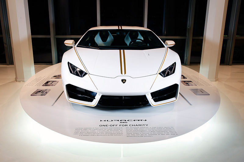 フランシスコ法王に贈呈された「ウラカン RWD」が71万500ユーロ（約9438万円）で落札された