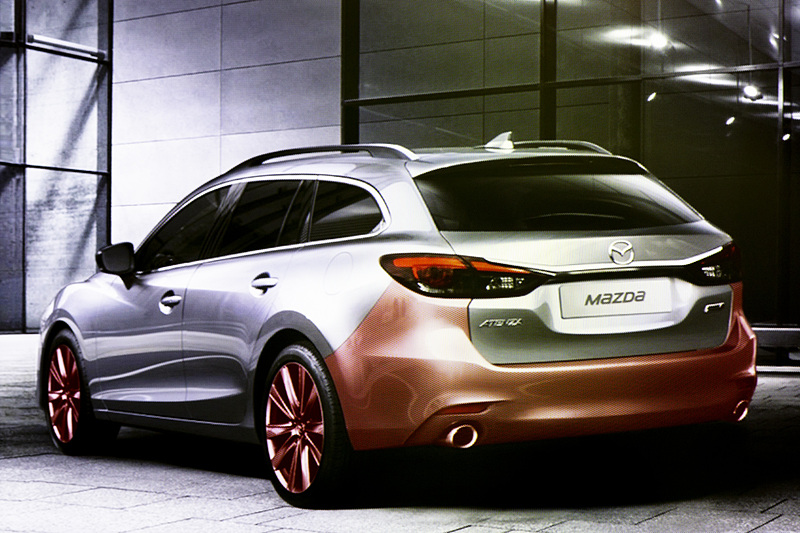 ワゴンのリアまわり。こちらはバンパーより下の部分のみ