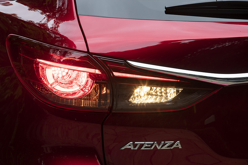 リアコンビネーションランプの点灯パターン