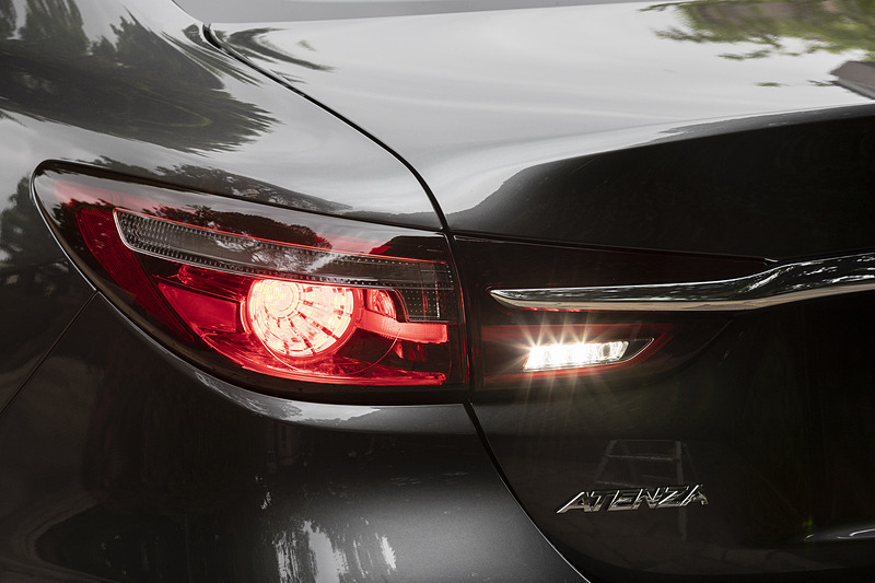 リアコンビネーションランプの点灯パターン