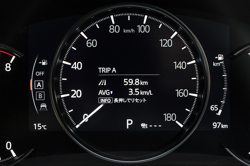 表示例。このほかMRCCセット時には設定速度をグリーン指針で表示する機能を備える