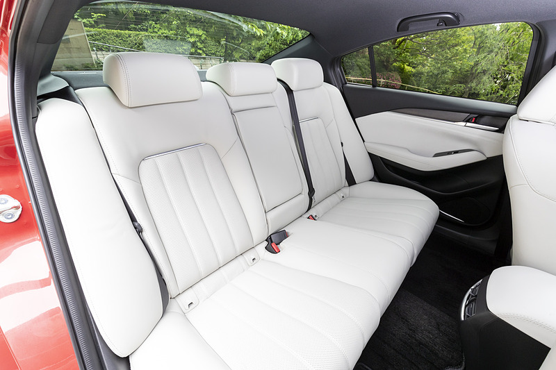 ゆったりとしたリアシート