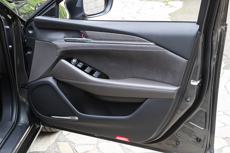 オリエンタルブラウンのインテリアカラー