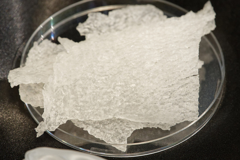 ややゴム成分の特性を強くしたもの。まだ樹脂感はあるが、柔らかさが加わっている