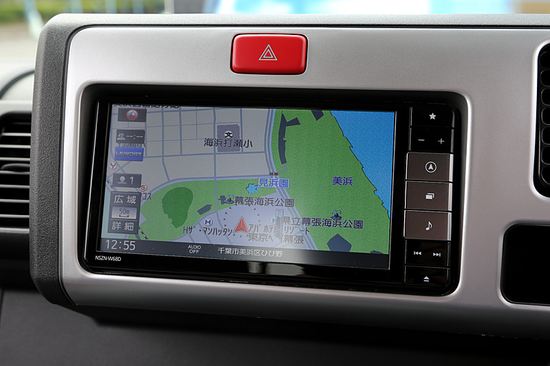 搭載するカーナビゲーション