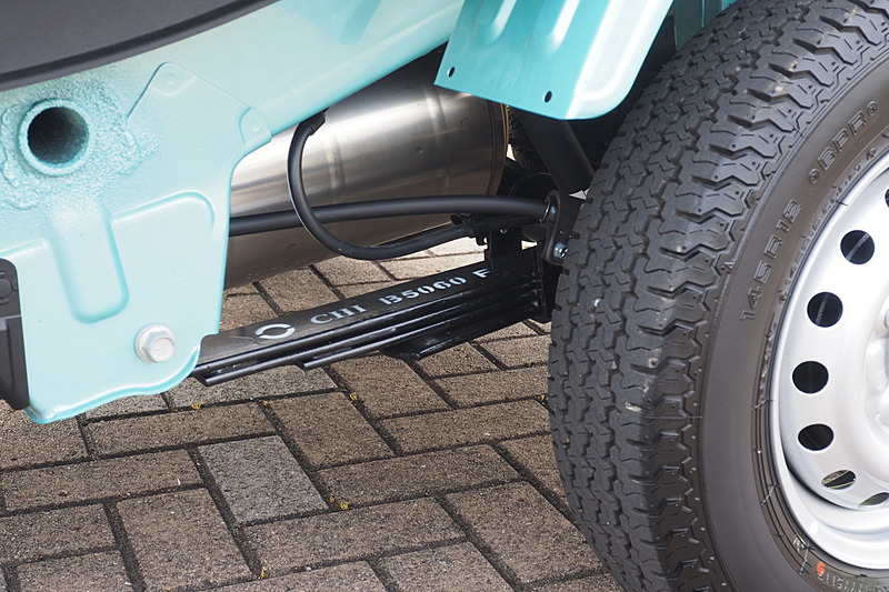 農用スペシャルは連続して荷物を載せることを想定し、後輪のサスペンションのリーフスプリングが1枚多い4枚仕様となる