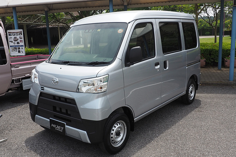 同じ軽商用車である「ハイゼット カーゴ」は2017年11月からスマートアシストIIIを搭載可能になっている