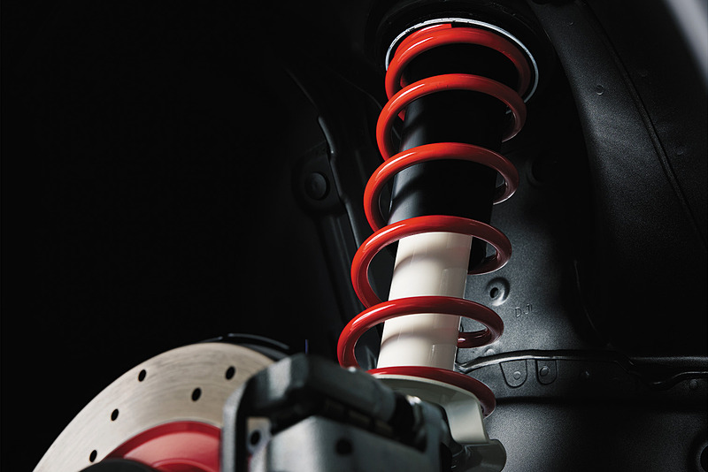 専用サスペンション（5段階減衰力調整機構付）