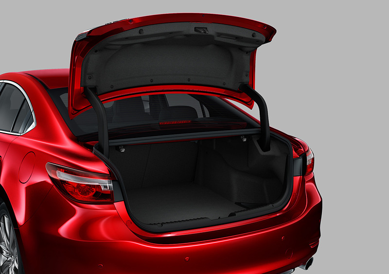 セダン/ワゴンのトランクおよびラゲッジスペース