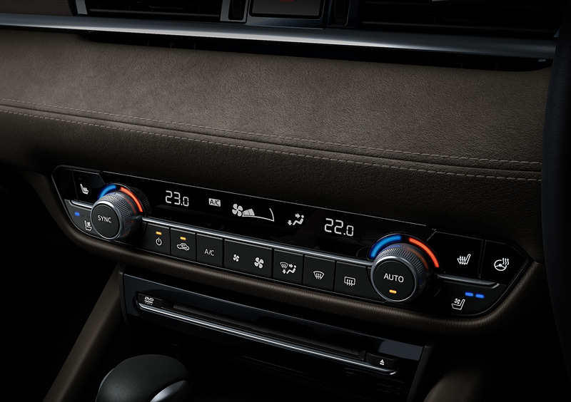 インパネやドアまわりに東レの「ウルトラスエード ヌー」を採用