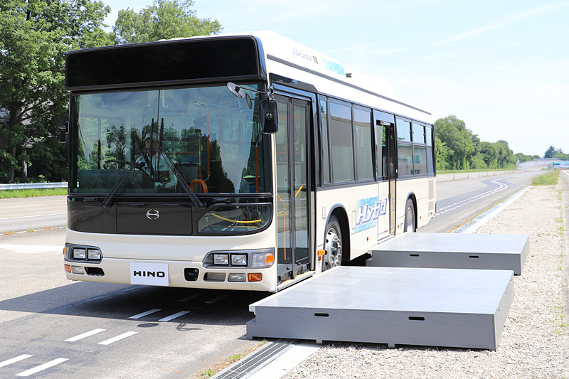 日野自動車が安全・自動運転技術に関する説明会を実施