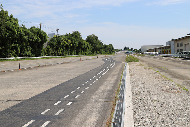 フラットホームまで専用誘導線を敷設