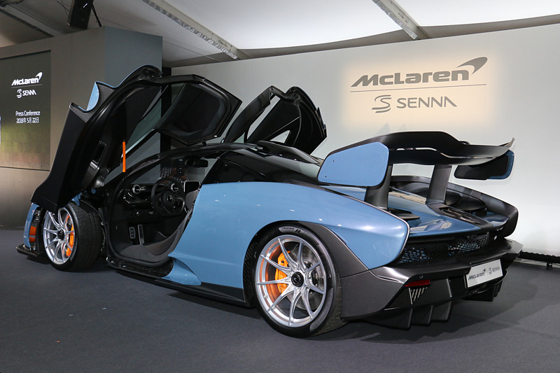 ドアパネルにも空力パーツを多数装着し、フロントフェンダーの後方側も兼ねている