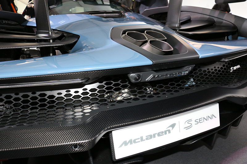 六角形スタイルの“スラッシュカット”エキゾーストパイプの配置は、「最も効率的で効果的なソリューション」とのこと