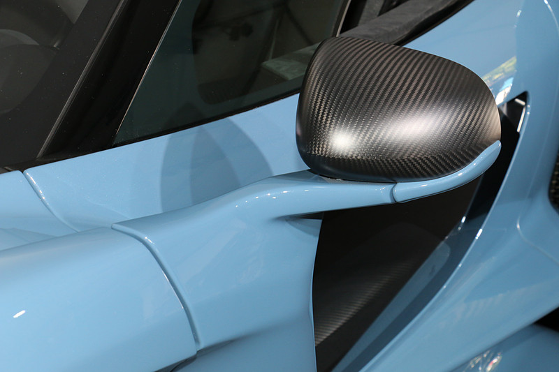 ドアミラーはボディから離れた位置にレイアウトされる