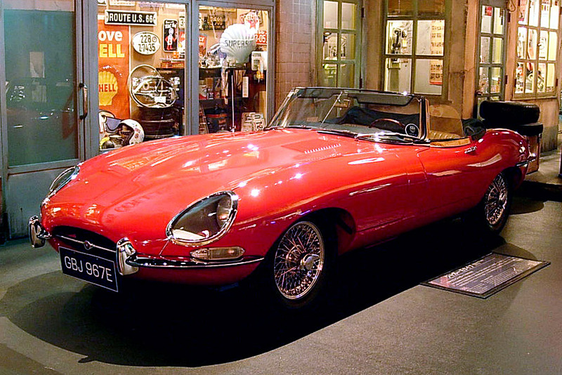 ジャガー「Eタイプ ロードスター」（1967年）