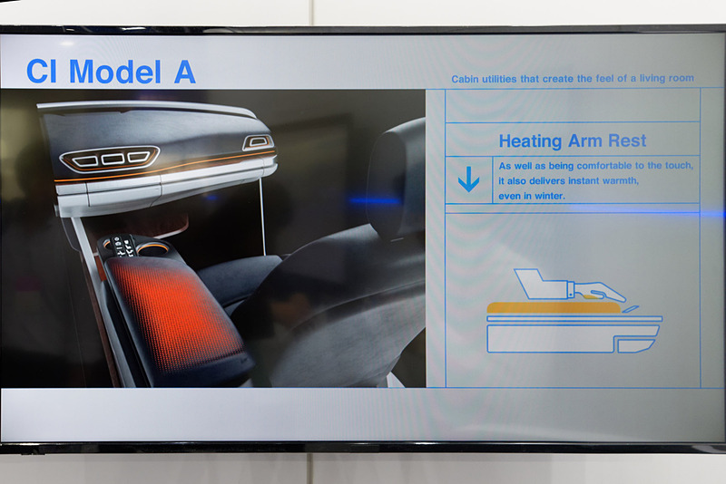 アームレストにはヒーター機能を内蔵