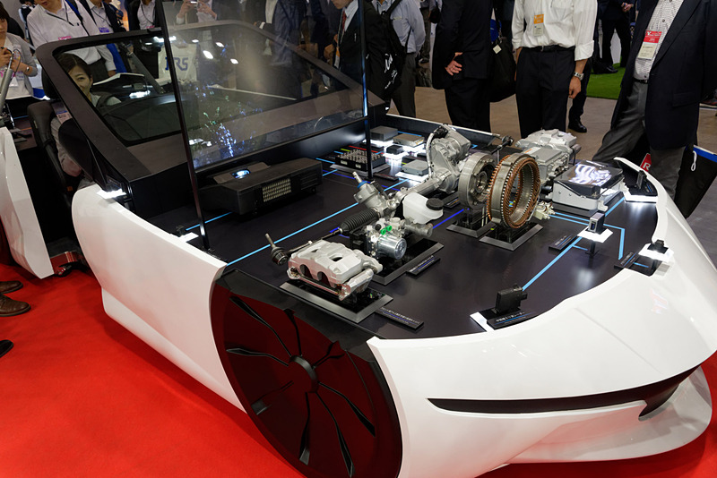 EVや自動運転車に向けたデバイスを大量に展示する日立オートモティブシステムズ