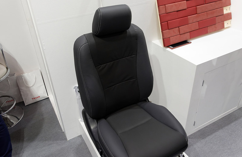 シートをディスプレイ化するデバイスの展示