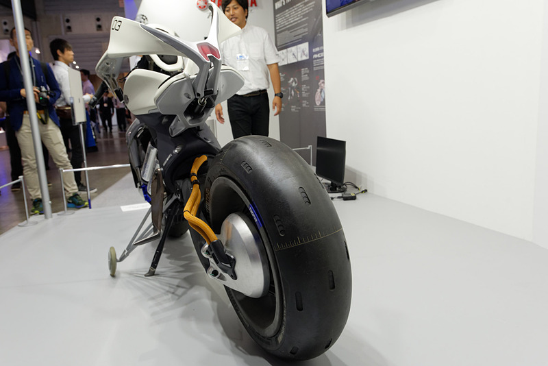 コンセプトタイヤはブリヂストンが開発。車体開発に8カ月かかったが、なかでも「タイヤのリードタイムが一番長かった」と担当者