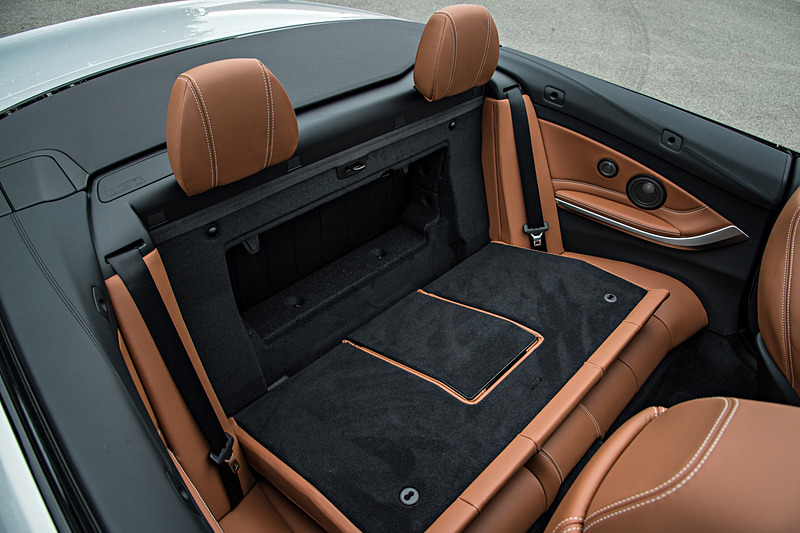 M4 カブリオレのインテリア（本国仕様）