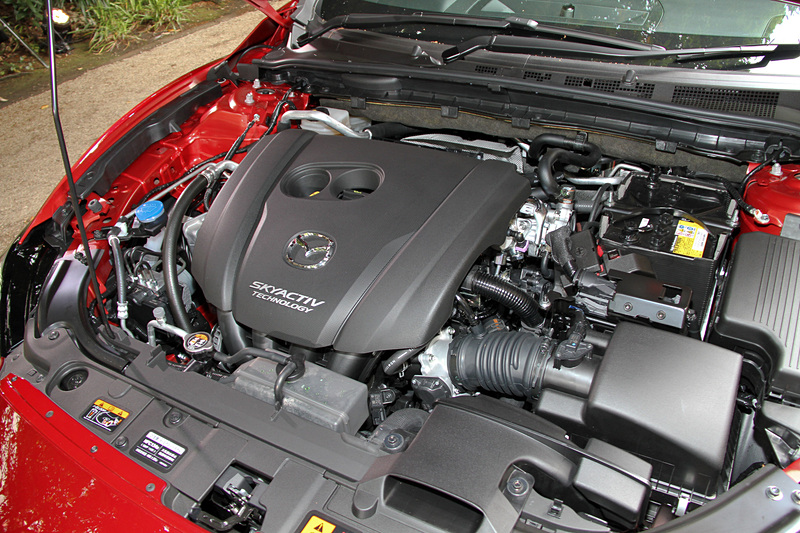 直列4気筒DOHC 2.5リッター「SKYACTIV-G 2.5」エンジンは最高出力140kW（190PS）/6000rpm、最大トルク252N・m（25.7kgf・m）/4000rpmを発生