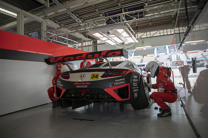 34号車は横浜ゴムのタイヤを使用する。鈴鹿には「ミディアム」と「ミディアムハード」というコンパウンドが異なる2種類のタイヤを持ち込んだので、公式練習ではこれらのタイヤのテストを行なった