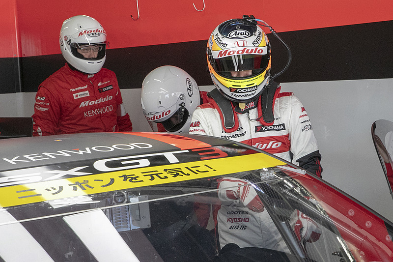 34号車は横浜ゴムのタイヤを使用する。鈴鹿には「ミディアム」と「ミディアムハード」というコンパウンドが異なる2種類のタイヤを持ち込んだので、公式練習ではこれらのタイヤのテストを行なった