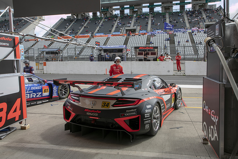 34号車は横浜ゴムのタイヤを使用する。鈴鹿には「ミディアム」と「ミディアムハード」というコンパウンドが異なる2種類のタイヤを持ち込んだので、公式練習ではこれらのタイヤのテストを行なった