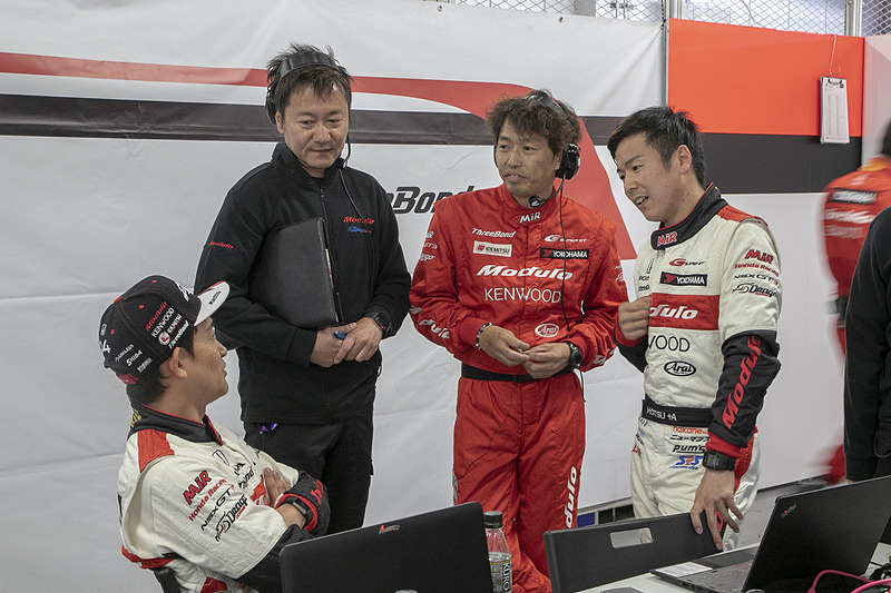 大津選手の頑張りでチーム初の予選Q1突破を果たす。楽観できる状態ではないが、クルマの仕上がりも若手の成長も着実に進んでいるので雰囲気は明るい