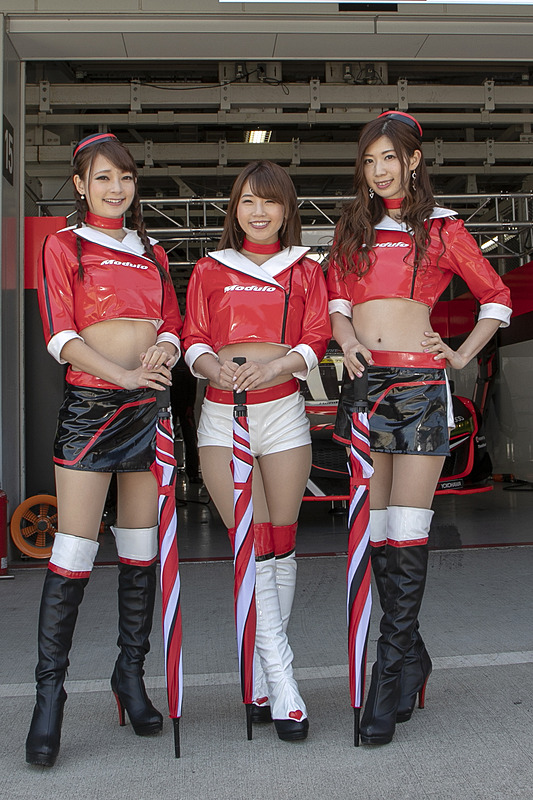 34号車を応援するModuloスマイルとModuloプリティの紹介をしよう。彼女たちは全員、ツイッターを利用して活動の報告を行なっている。SUPER GTの開催中も情報や状況をたくさんアップしているので、ぜひ全員をフォローしてほしい