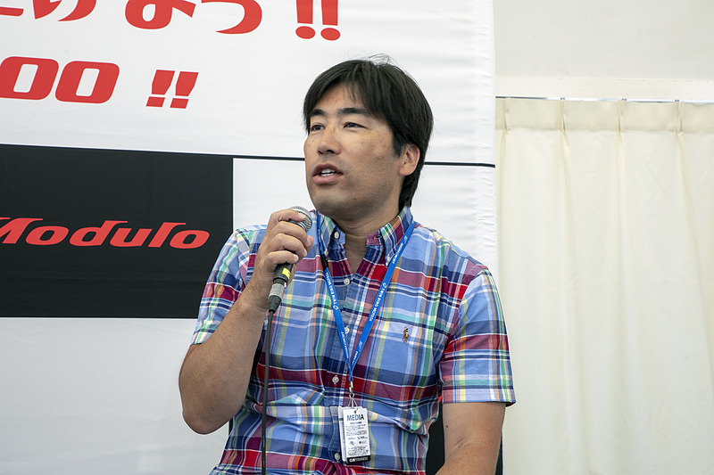 Honda Styleの佐橋健太郎氏。NSXのファンであり、新型NSXやNSX GT3がアメリカで発表されたときも現地まで取材に行ったエピソードなどを語った