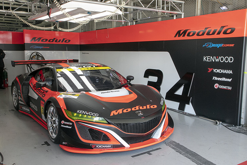 ホンダブースのステージが終わると今度はピットウォークの時間