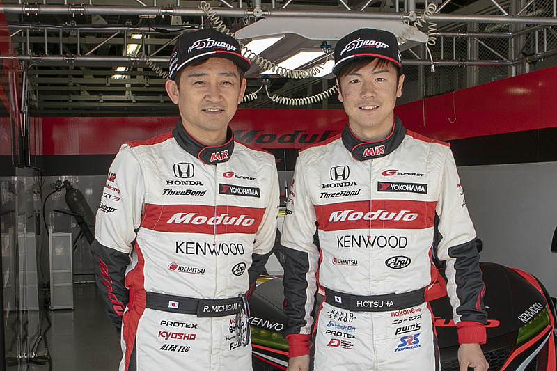 ホンダブースのステージが終わると今度はピットウォークの時間