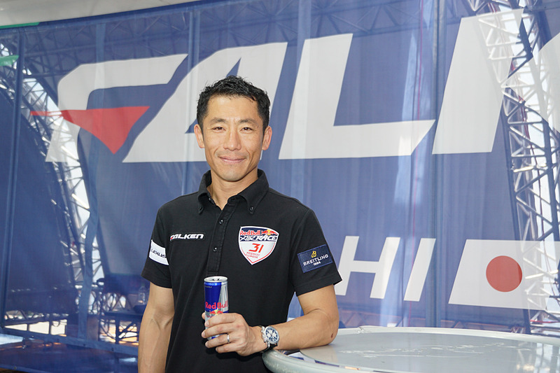 エアレースパイロットの室屋義秀選手