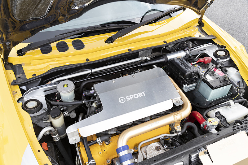 先代コペン（L880K）のMCB装着状態。MCBあり・なしで比較してもらった。フロントはタワーバー同等位置に、リアはトランク内後端にセットする