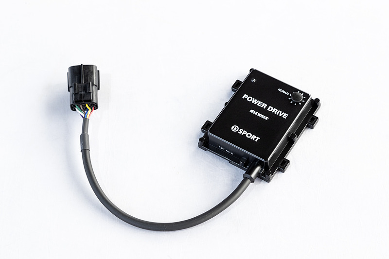 「パワードライブ PDX-D1」は、KF-VETエンジンを搭載するコペンのほか、「キャスト」「ムーヴ」「タント」に適合する。D-SPORTのコペンを使ったテストでは、パワーで12PS向上、0-100km/h加速で2.2秒パフォーマンスアップしたという。価格は税別3万8000円