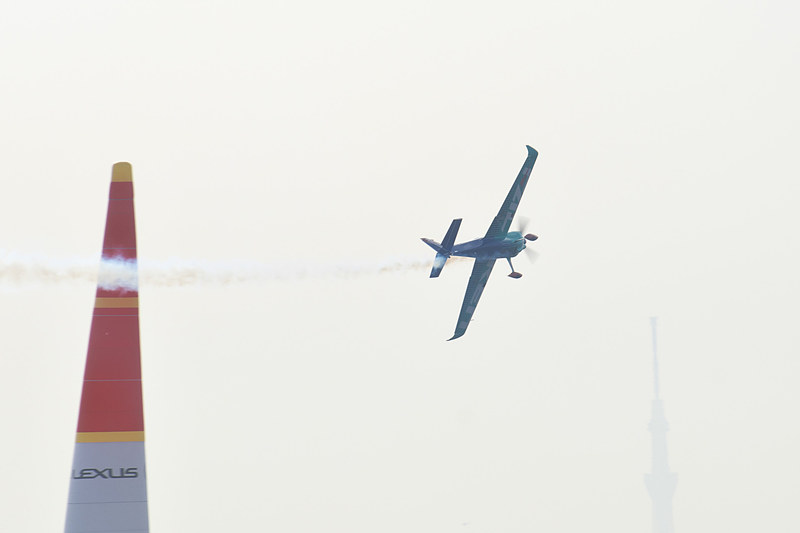 フリープラクティスを飛行する室屋選手