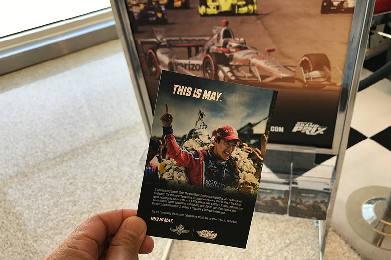 その横のパンフレットは佐藤琢磨選手が表紙