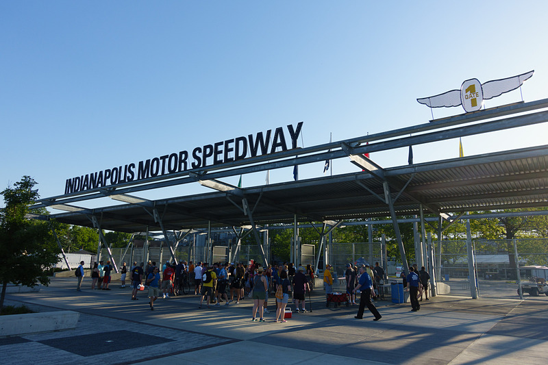モータースピードウェイのメインゲート