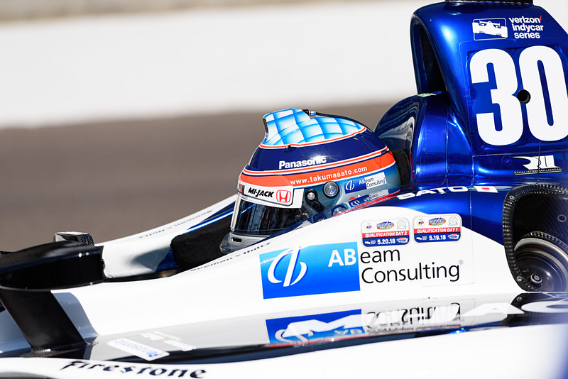 カーブ・デイのスタートに向け準備。走行とチェックを繰り返していた