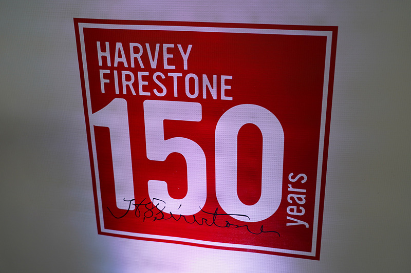 同社のアーカイブから探してきて復元したハーベイ・サミュエル・ファイアストンのサインが入っているパネル